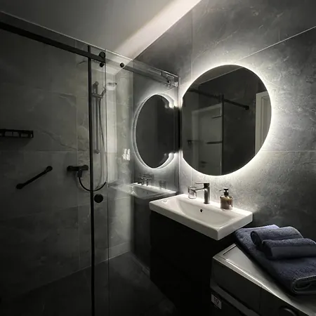 Apartament Discreet Sleep In City Center Parking Garaz Kozia Kielce Exterior photo